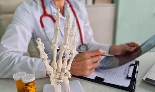 Understanding Rheumatoid Arthritis: Symptoms, Treatments, and Living with RA